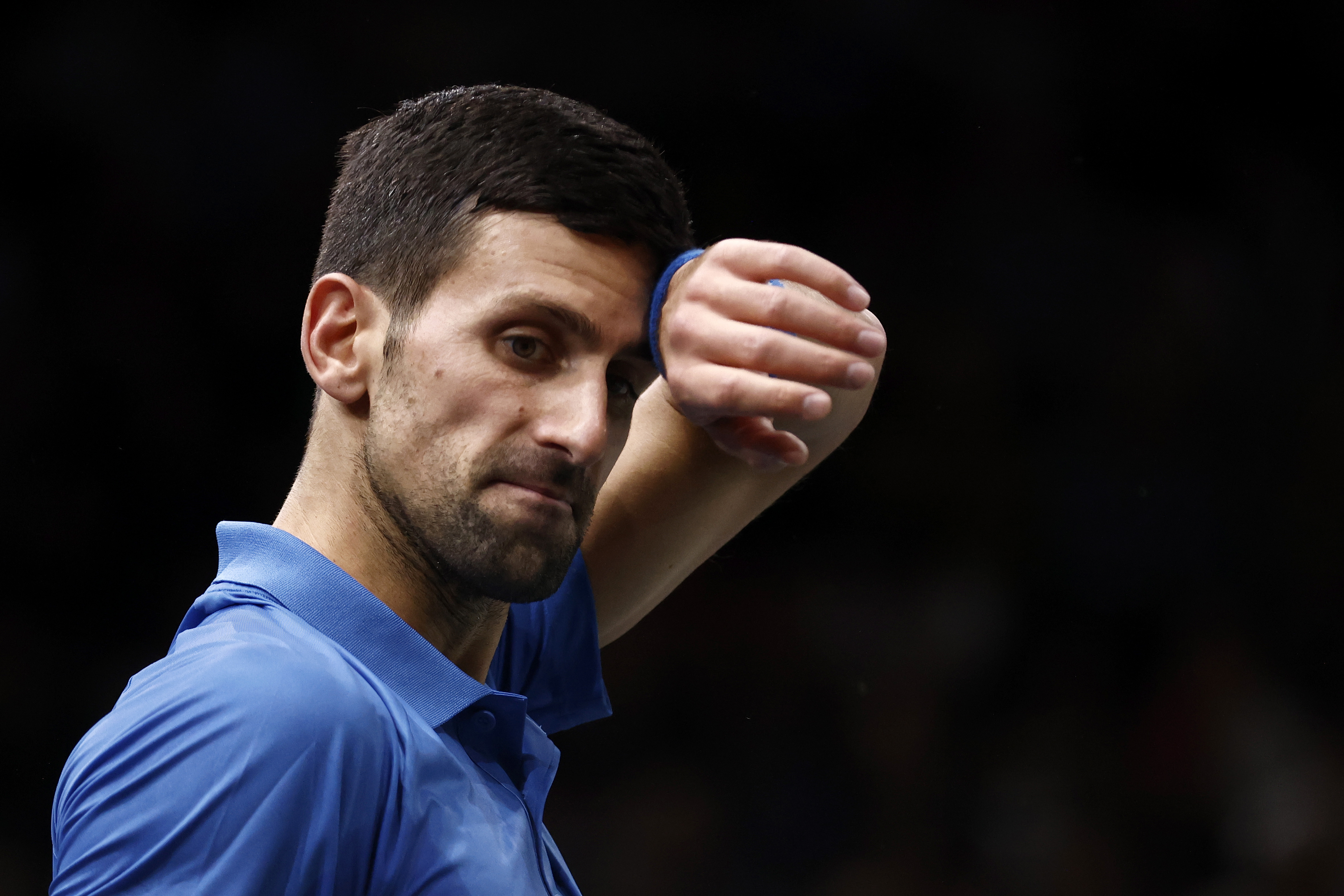 Masters 1000 de París: Alcaraz, afuera por lesión y Djokovic avanzó a semifinales