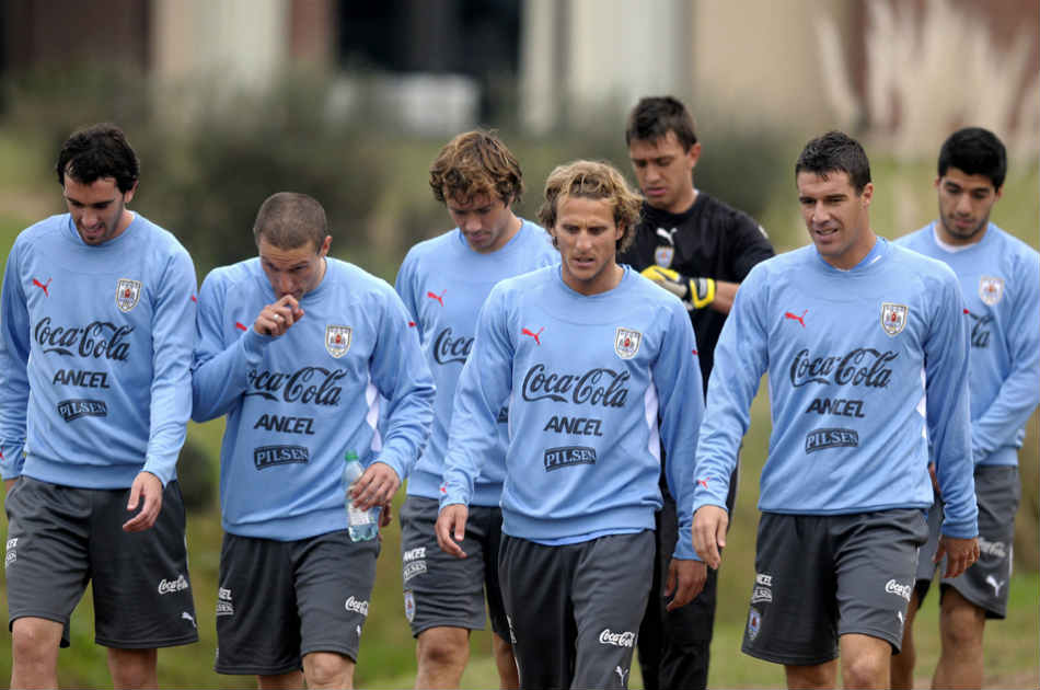 Uruguay pidió comisarios con experiencia de la FIFA para partido con Ecuador