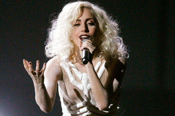 Lady Gaga consiente a sus fans con pizzas