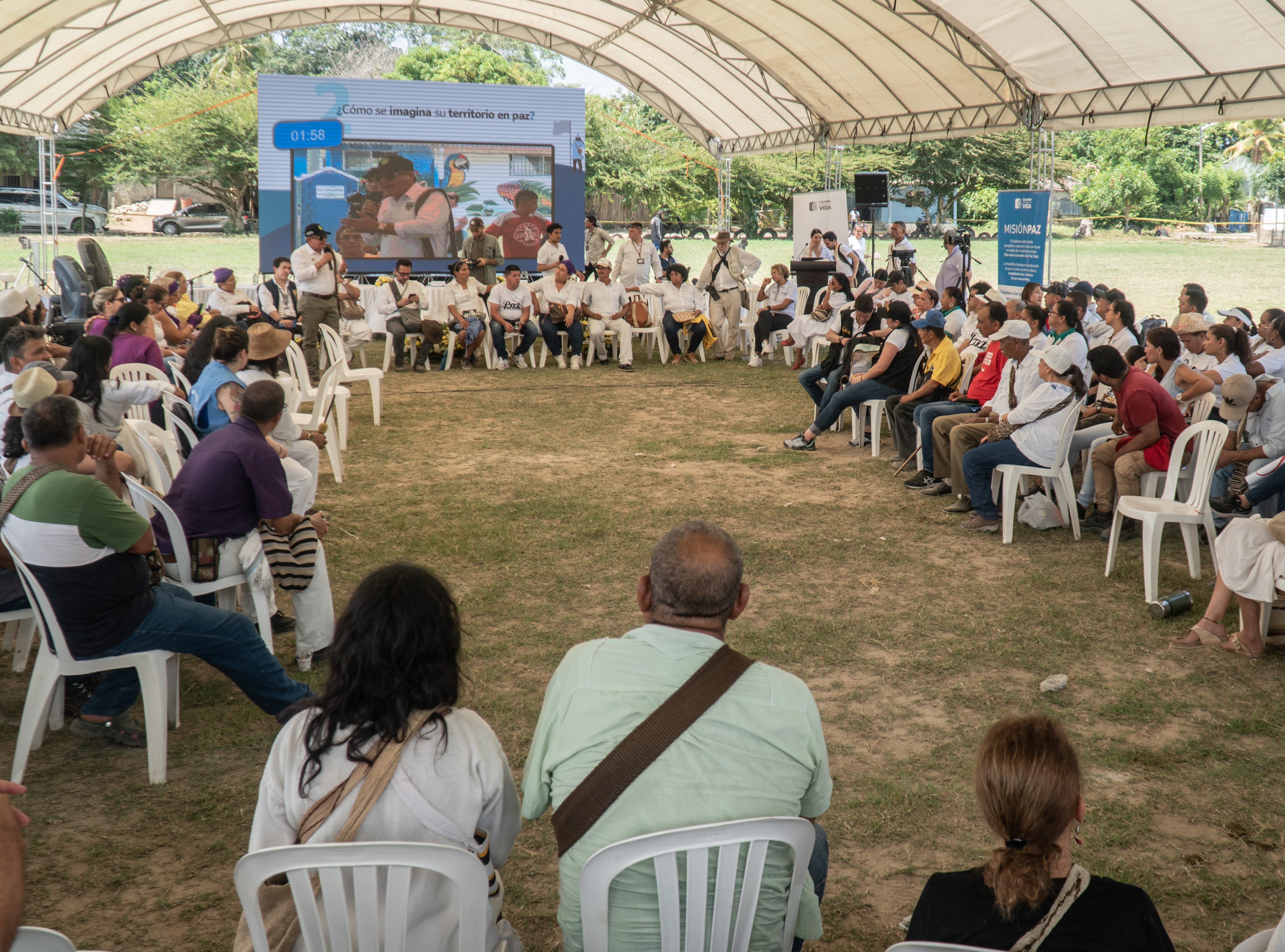 Según fuentes cercanas al proceso de diálogo con este grupo armado, Las ACSN tienen el poder absoluto. Dosifican la violencia para no llamar la atención, pero controlan todas las economías, legales e ilegales, y tienen extorsionado a todo el mundo.