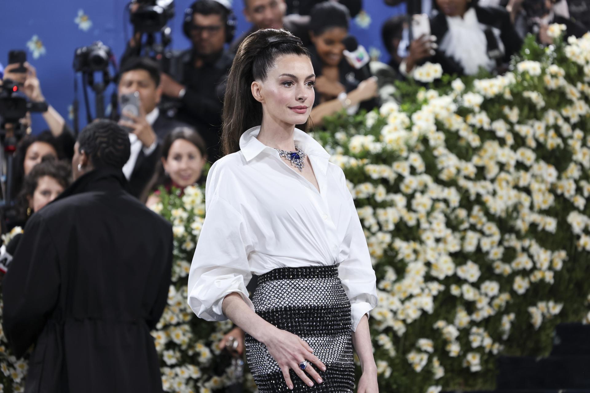 Anne Hathaway publicó un adelanto de su papel en “El diablo viste a la moda 2″