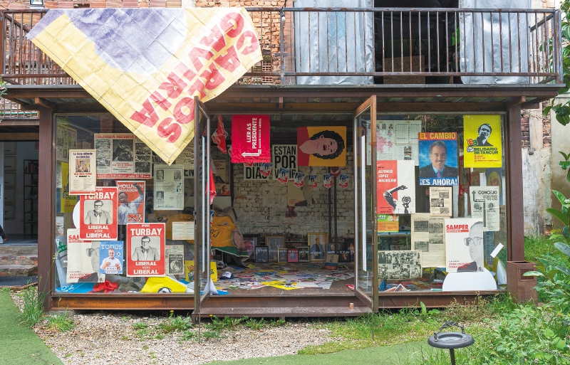 Un arsenal de campaña electoral en Espacio El Dorado