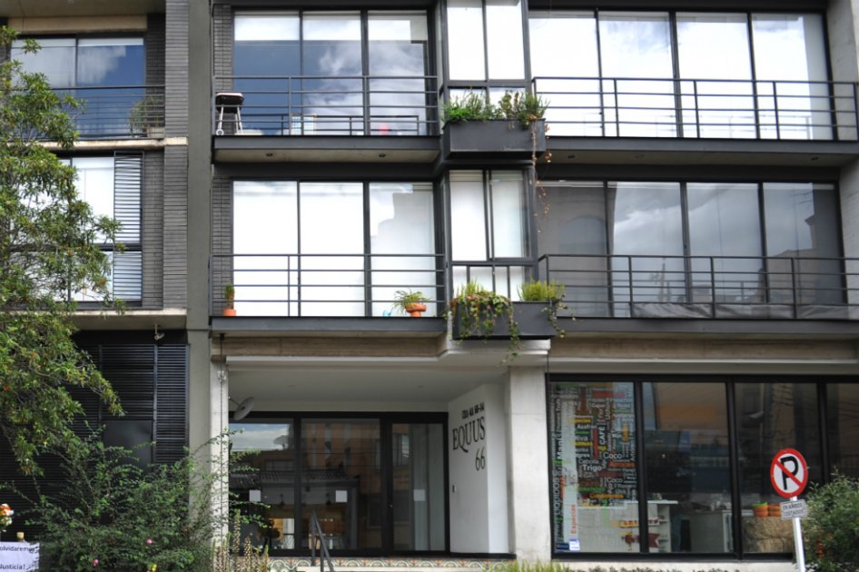 ¿Por qué el vigilante de Equus 66 reportó que el apartamento de Rafael Uribe estaba solo?