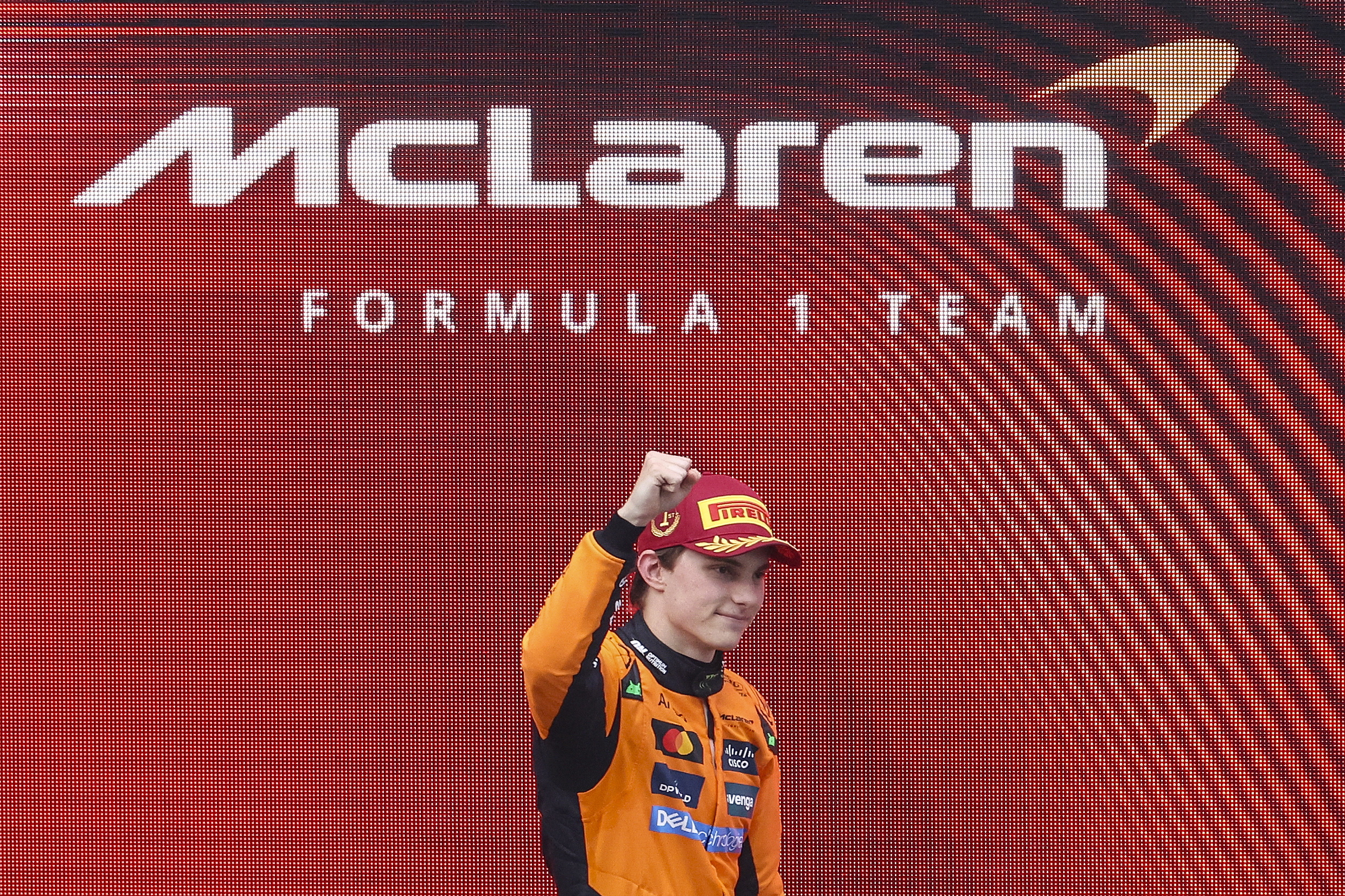 SHANGHAI (China), 23/03/2025.- McLaren driver Oscar Piastri of Australia celebrates after winning the 2025 Formula 1 Chinese Grand Prix at the Shanghai International Circuit in Shanghai, China, 23 March 2025. (Fórmula Uno) EFE/EPA/WU HAO