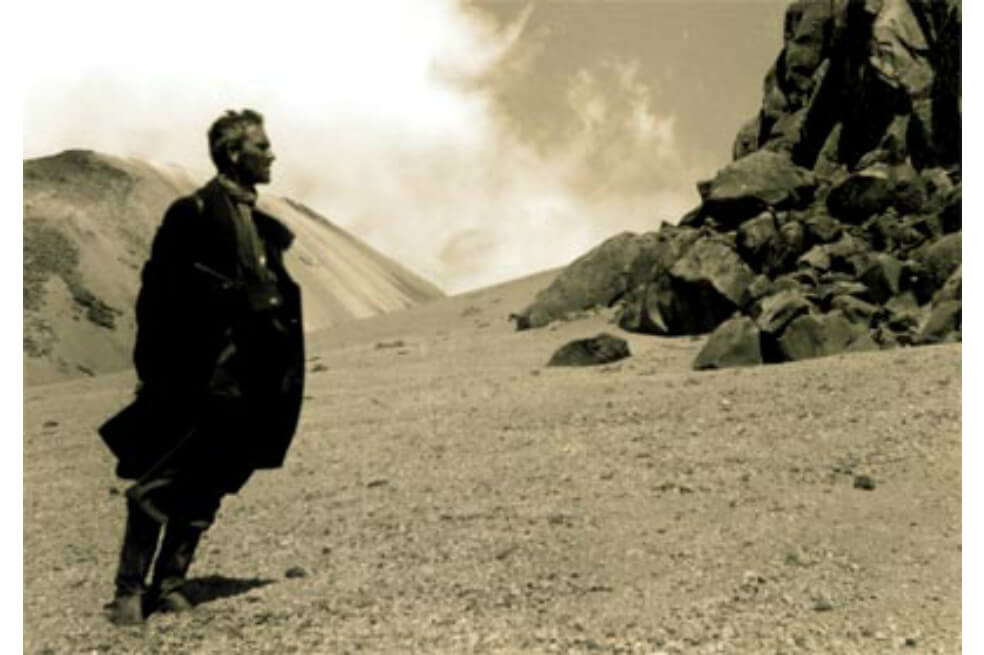 El escritor colombiano Fernando González en el Nevado del Ruiz, uno de los lugares que menciona en su libro "Viaje a pie". / Archivo particular