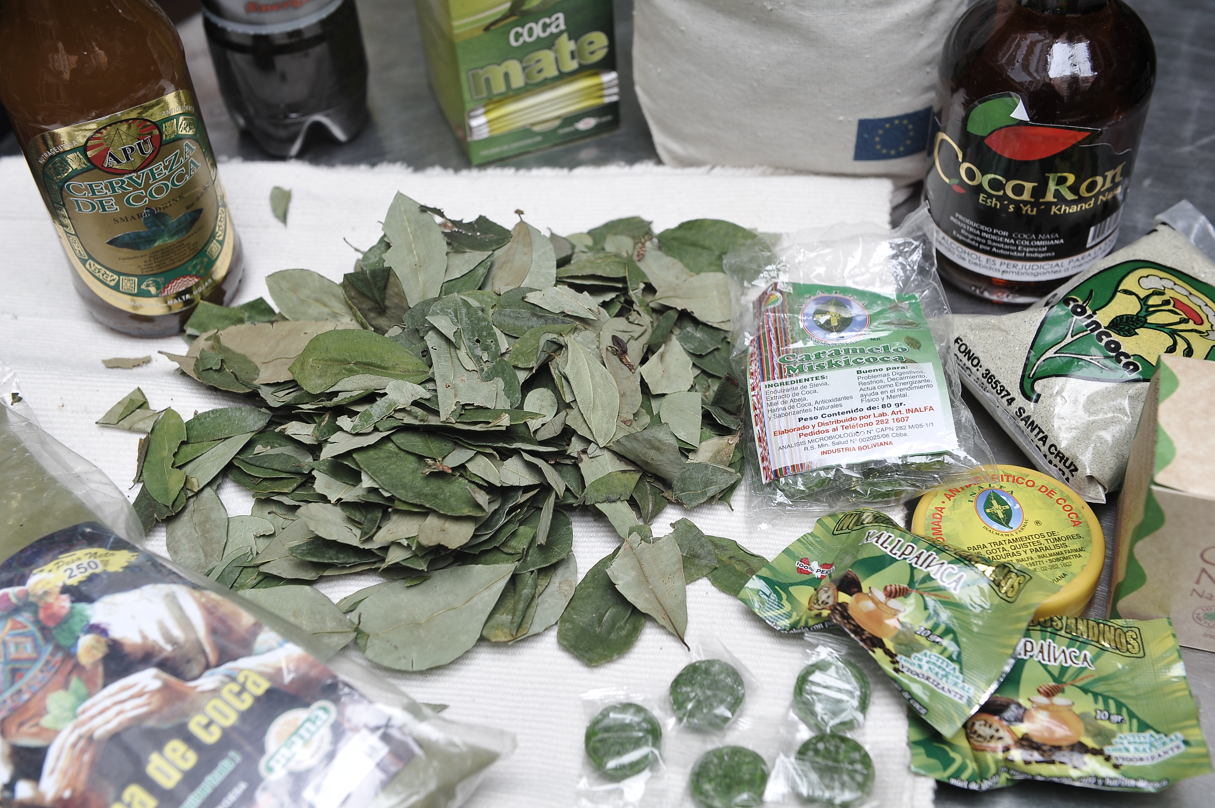 Exalcalde de San José del Guaviare, activista en favor de la hoja de coca, para uso alimenticio y medicinal; David Curtidor, administrador público, responsable de la empresa Cocanasa y Felipe Tascón, economista e investigador académico de la hoja de coca (izq-der).