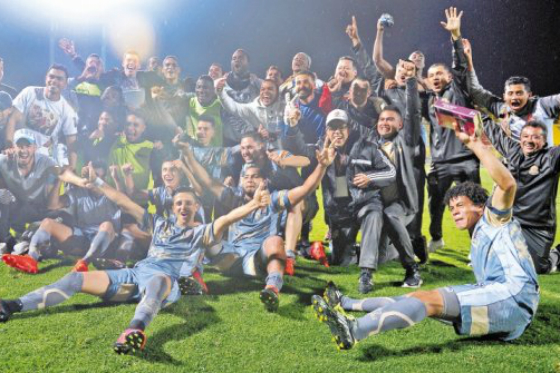 Sin hinchas ni patrocinio, pero en la A