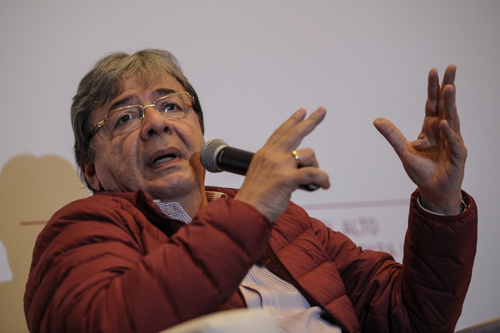 “Hay que modificar el acuerdo de paz para garantizar su futuro”: Carlos Holmes Trujillo