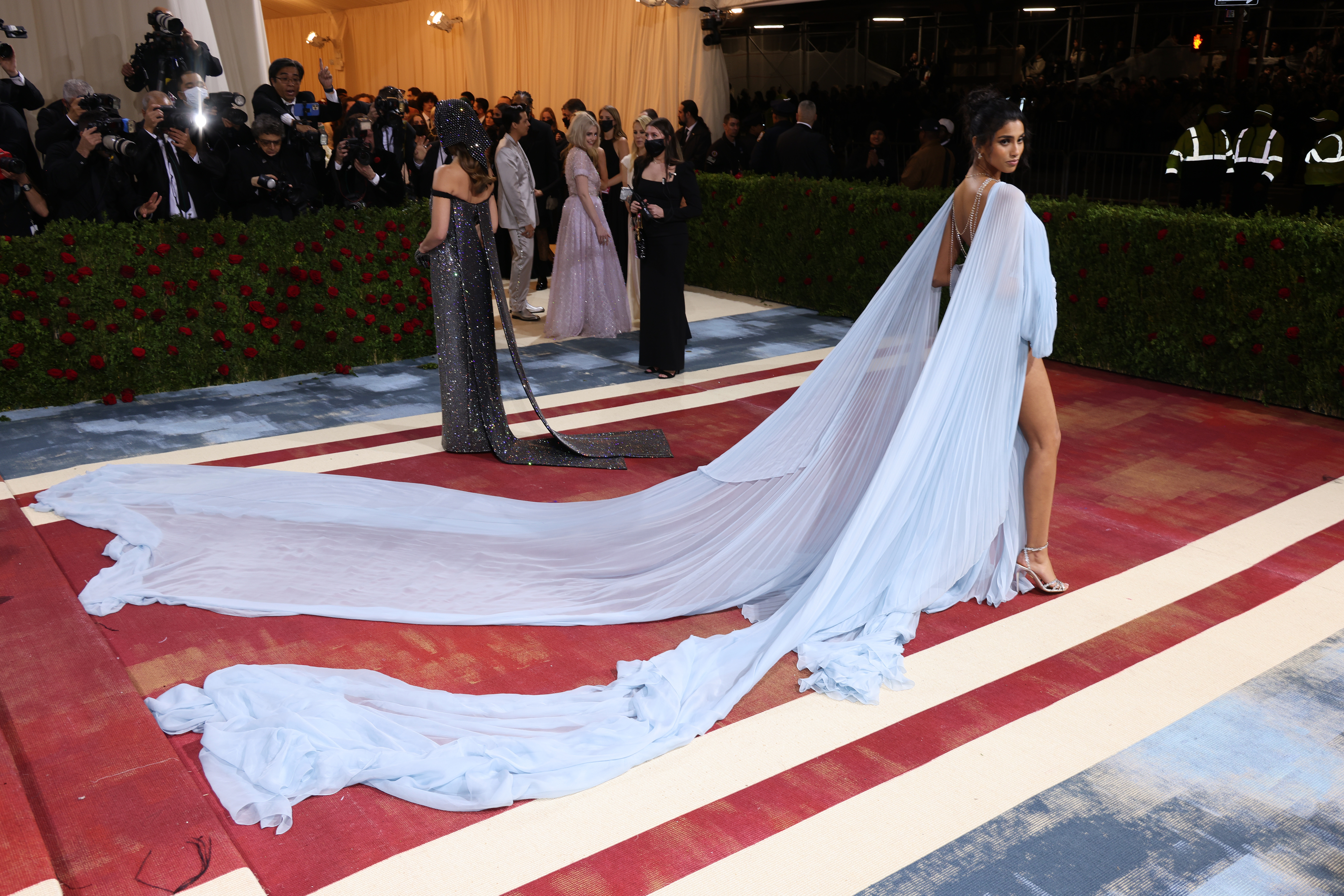 Nueva York (Estados Unidos), 05/02/2022.- Imaan Hammam posa en la alfombra roja de la Met Gala 2022, el evento benéfico anual para el Instituto de Vestuario del Museo Metropolitano de Arte, en Nueva York. El evento coincide con 'In America: An Anthology of Fashion' del Met Costume Institute, que abre el 5 de mayo de 2022 y concluye el 5 de septiembre de 2022. EFE/JUSTIN LANE