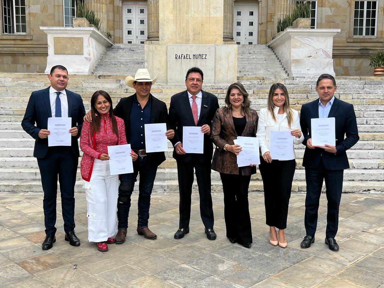 Senadores que buscan archivar reforma a la salud esquivan posibles recusaciones