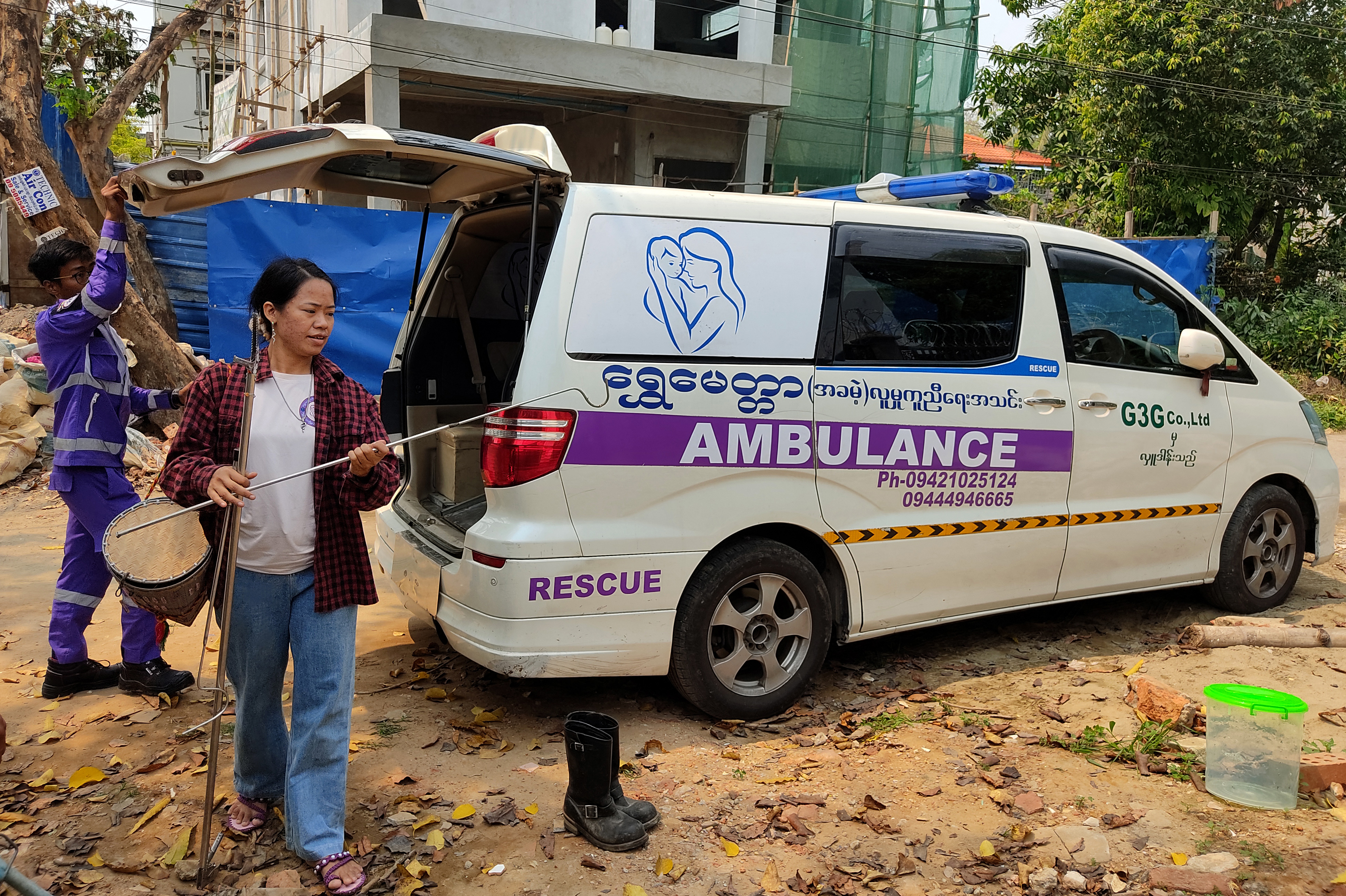La misión del principal escuadrón de eliminación de serpientes de Myanmar es atrapar a las pitones y engatusar a las cobras para que no se enreden peligrosamente con el mundo humano y devolverlas a sus hábitats naturales.