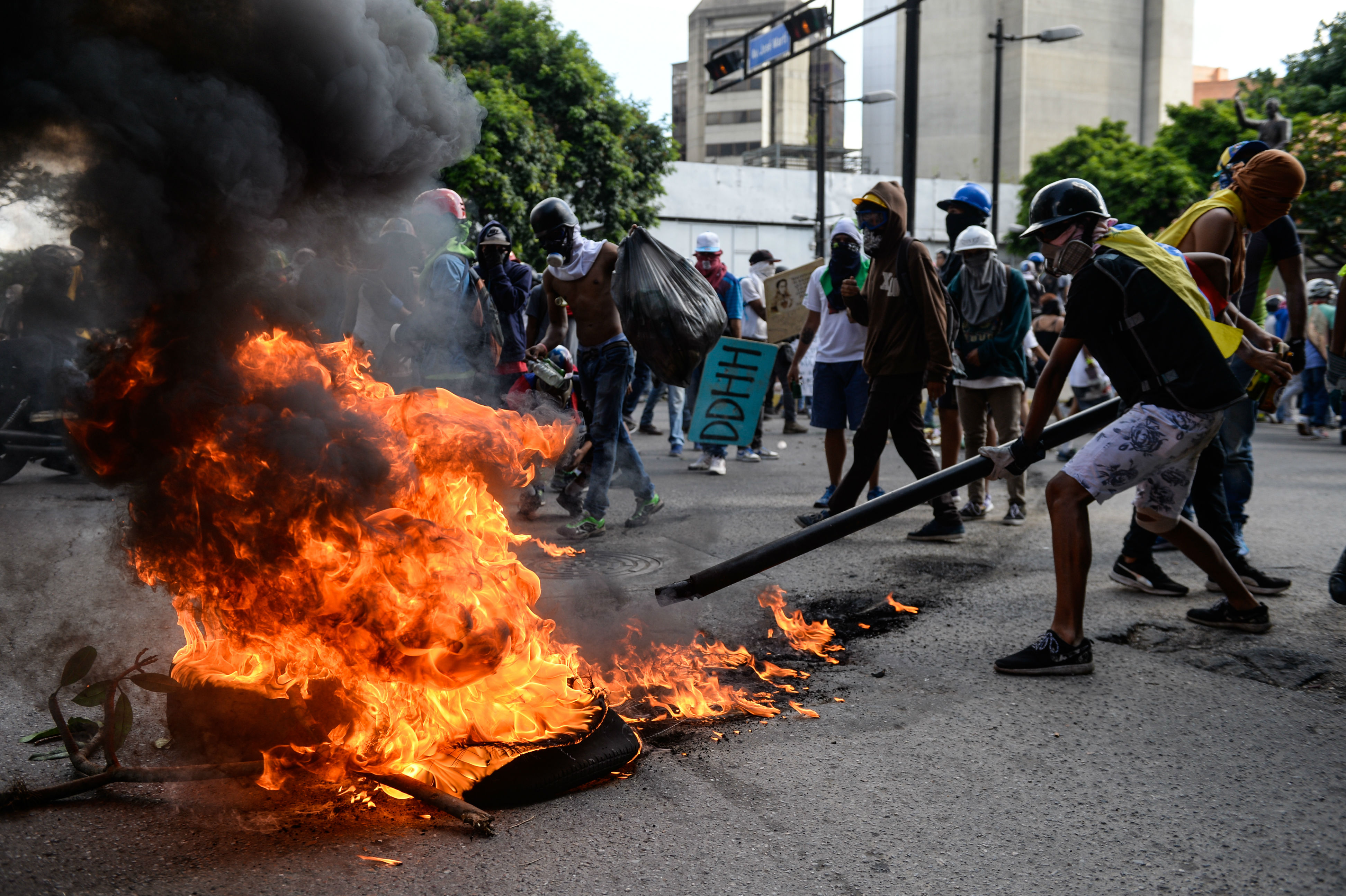 Muere joven y suben a 48 los fallecidos en protestas en Venezuela
