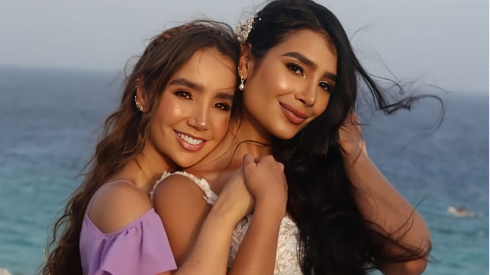 Galería: las fotos más sexis de Paola Jara y su hermana María Alejandra