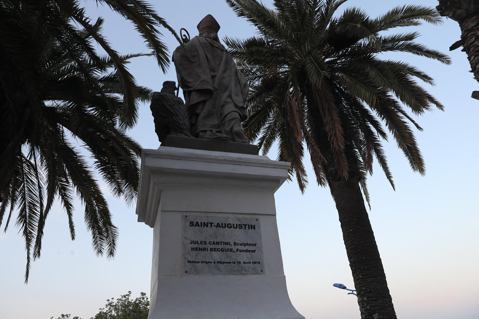 ARGEL, 25/07/2025.- Estatua de San Agustín. Los pasos de San Agustín de Hipona, nacido en el siglo IV en el norte de África, caminan hacia la Unesco, anunció el presidente argelino, Abdelmadjid Tebboune, desde Roma, en lo que será una candidatura conjunta entre Italia y Argelia que honra al primer papa agustino de la historia, León XIV. EFE/Laura Fernández Palomo

