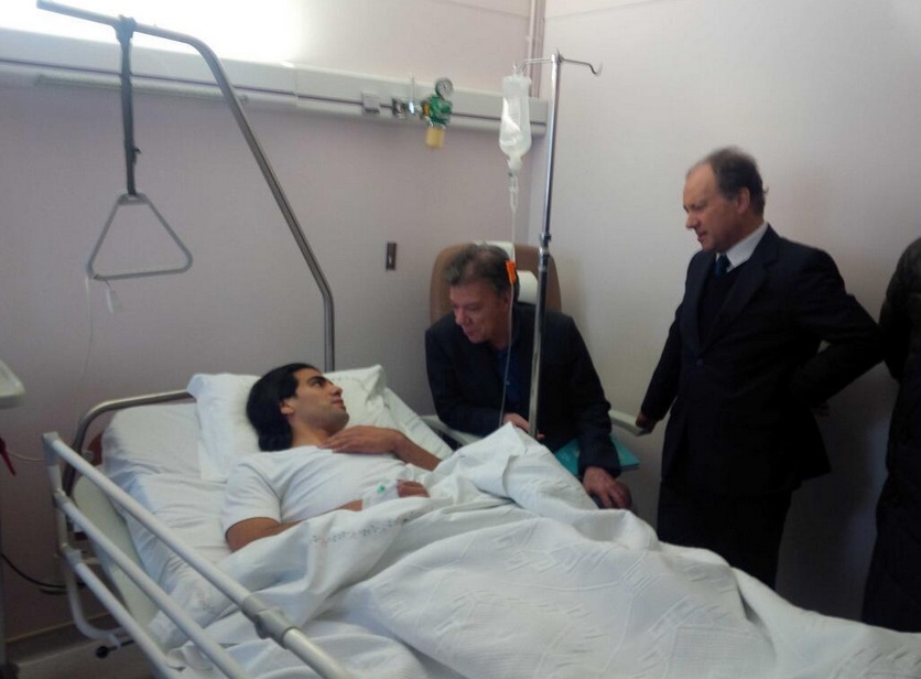 Juan Manuel Santos visitó a Falcao tras su operación de rodilla