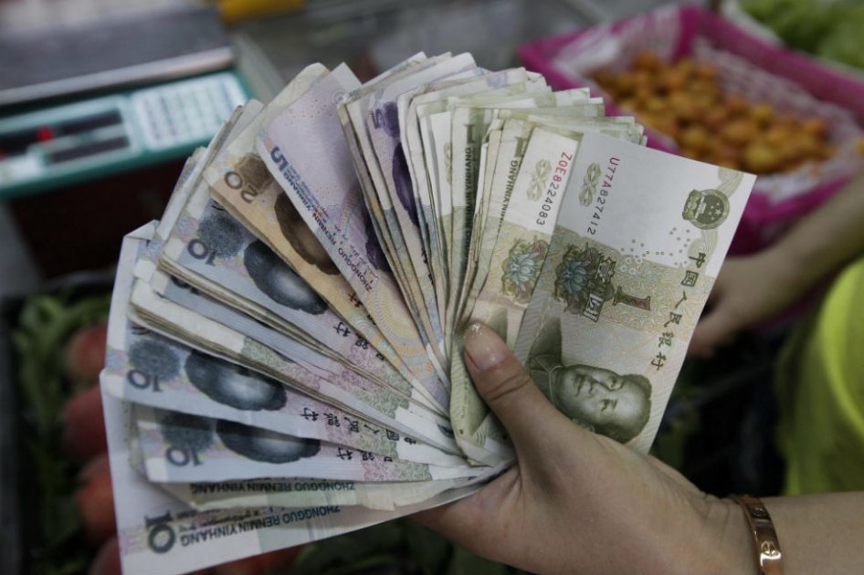 China devalúa el yuan y reforma el sistema cambiario para activar su economía