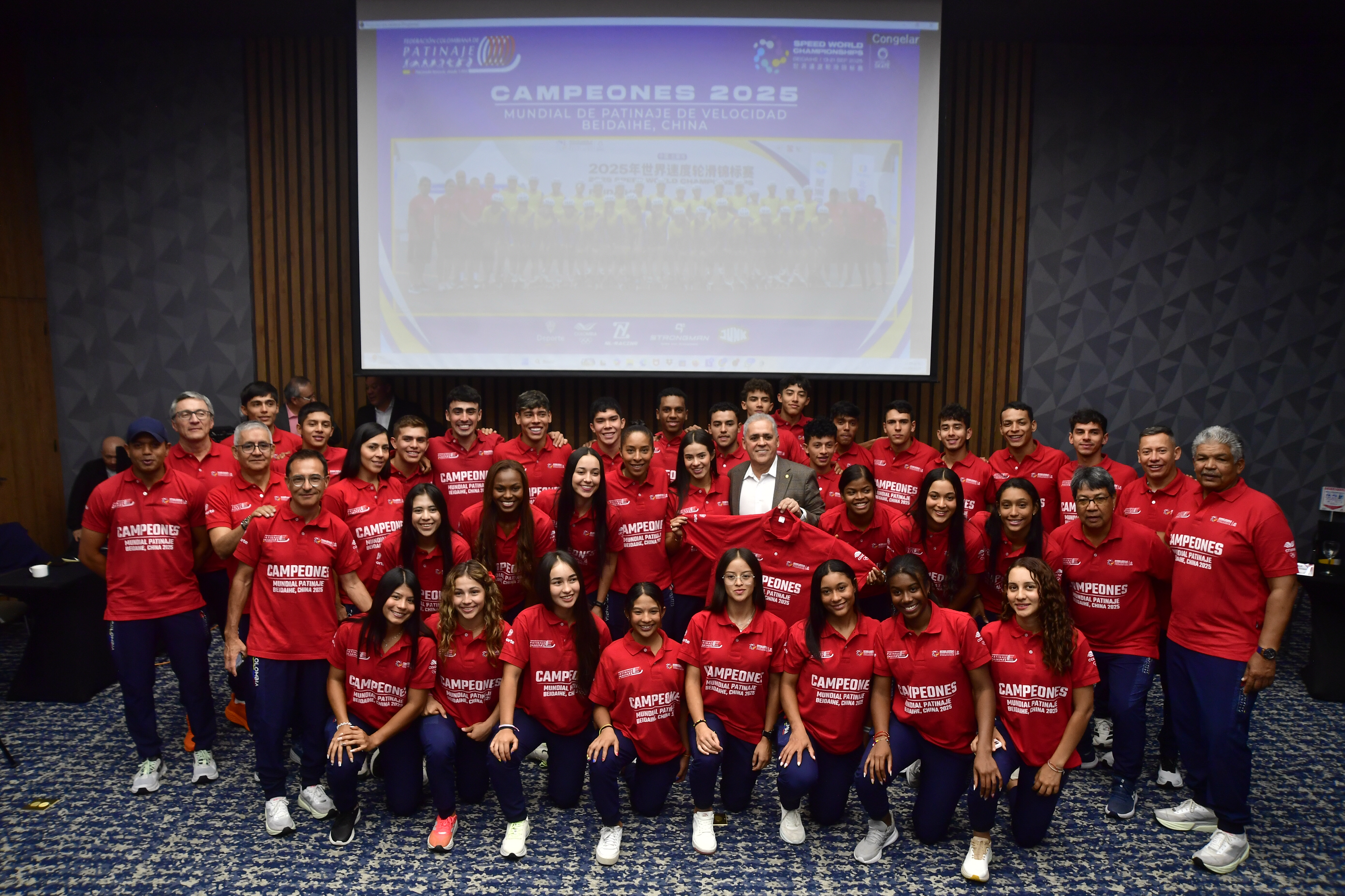 Selección colombiana de patinaje de Velocidad a su llegada al país luego de conquistar el Campeonato Mundial de Patinaje de Velocidad, realizado en Beidaihe, China.