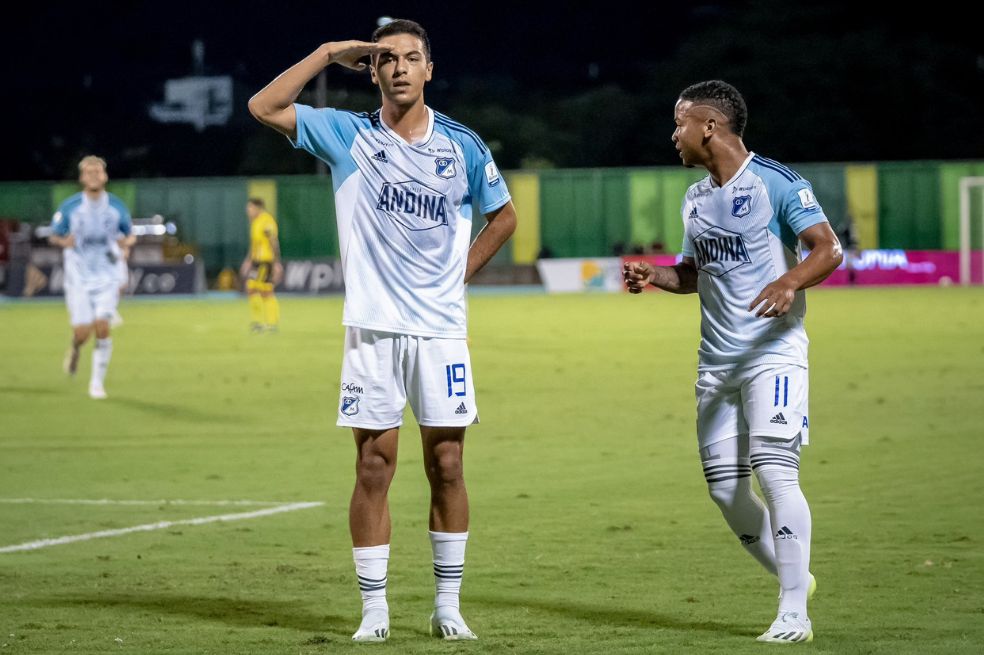 El bogotano Juan Esteban Carvajal (izq), delantero de Millonarios que este año debutó como profesional.