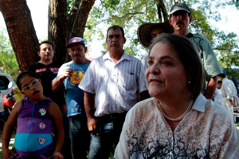 Clara López apuesta por buscar la paz con cese al fuego