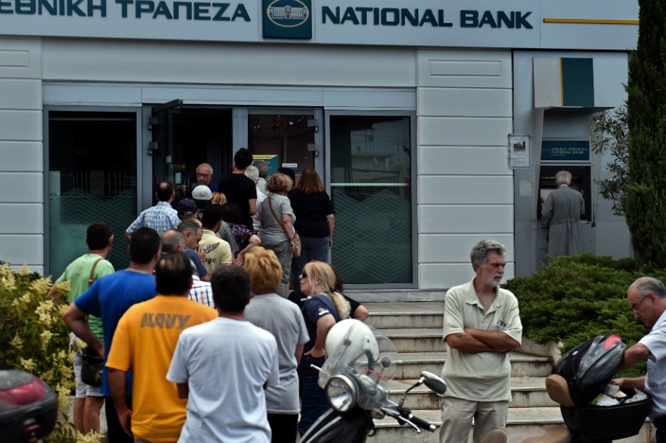Corralito en Grecia va hasta el 6 de julio, solo podrán sacar 60 euros al día