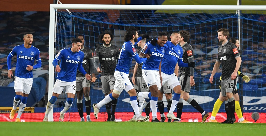 Con gol de Yerry tras asistencia de James, Everton clasificó en la FA Cup