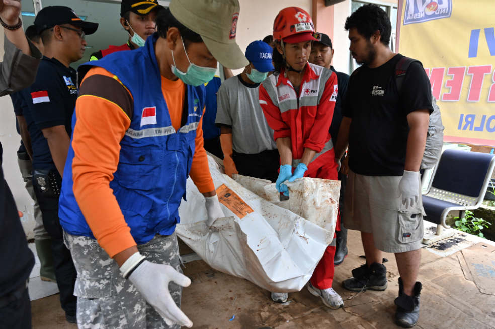 Investigan extorsiones a familiares de las víctimas del tsunami en Indonesia