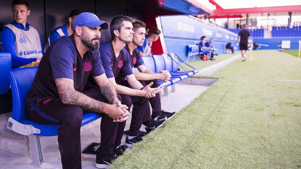 El exportero del Barcelona se retiró de las canchas en 2018 tras no renovar con el Middlesbrough en 2017. Para 2019 fue nombrado como entrenador del Juvenil A del cuadro catalán y hoy en día se encuentra sin equipo.