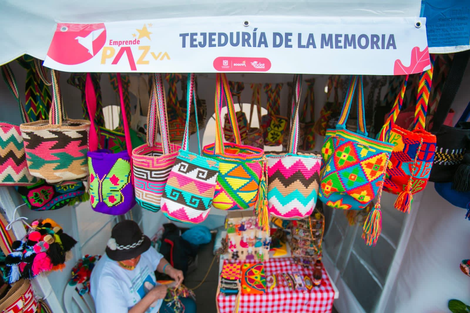 En Bogotá se realiza festival de emprendimientos de víctimas y excombatientes