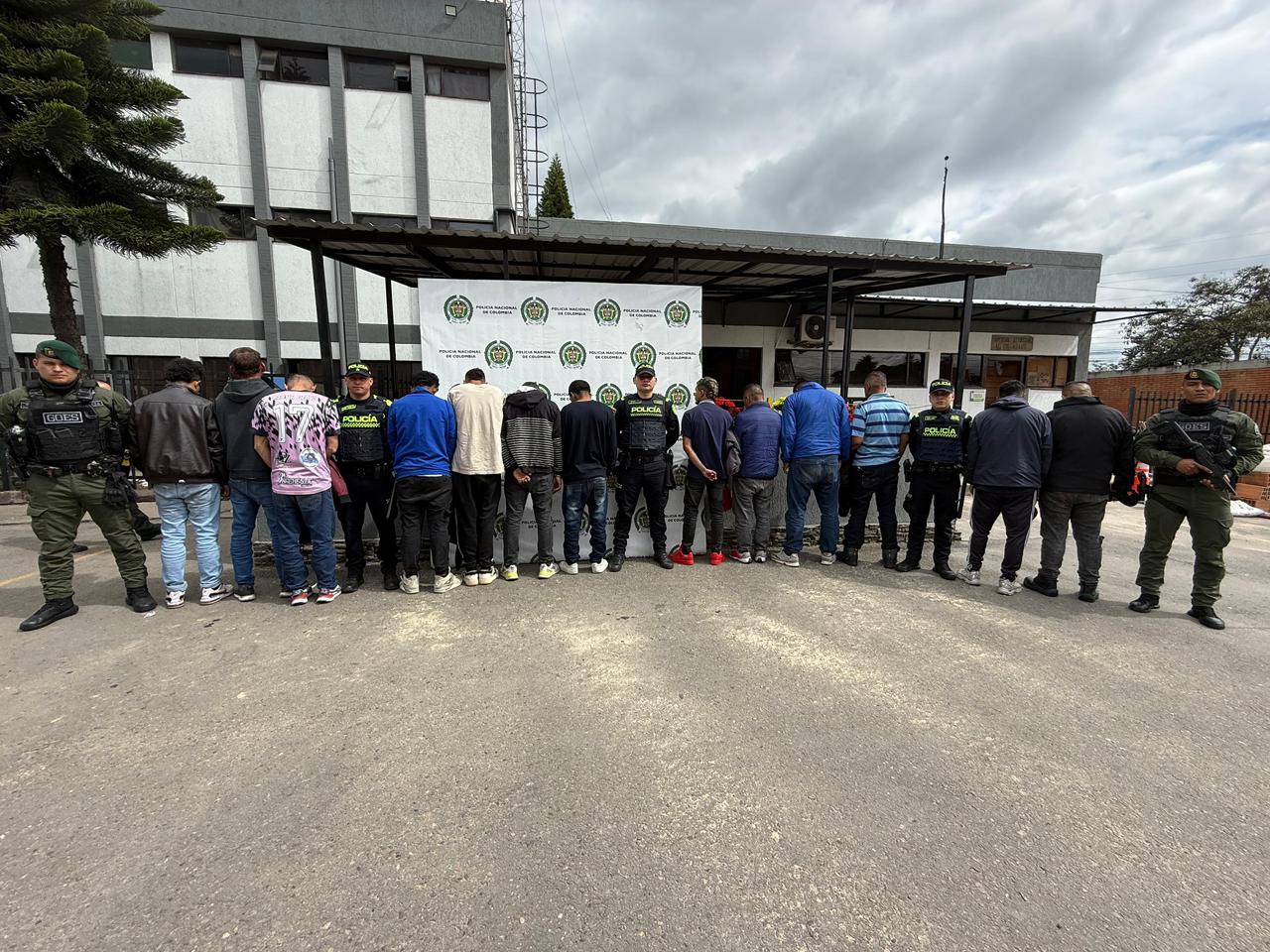 Inhibidores de señal y 13 capturados: frustran robo a bodega en Fontibón