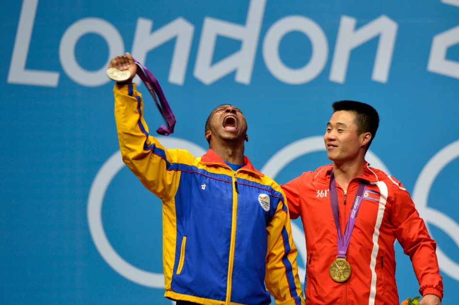 Óscar Figueroa logró medalla plata en Levantamiento de Pesas