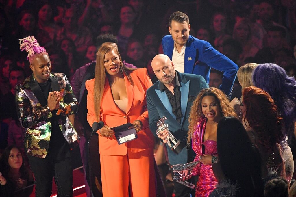 John Travolta confunde a Taylor Swift con la drag queen Jade Jolie