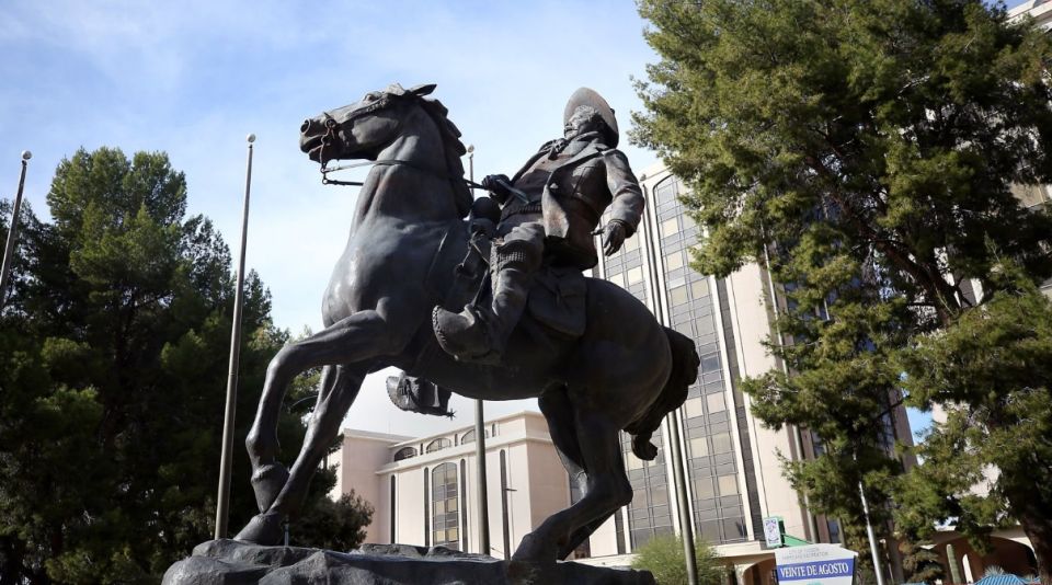 Pancho Villa seguirá en su lugar en Arizona tras vencer al «racismo»