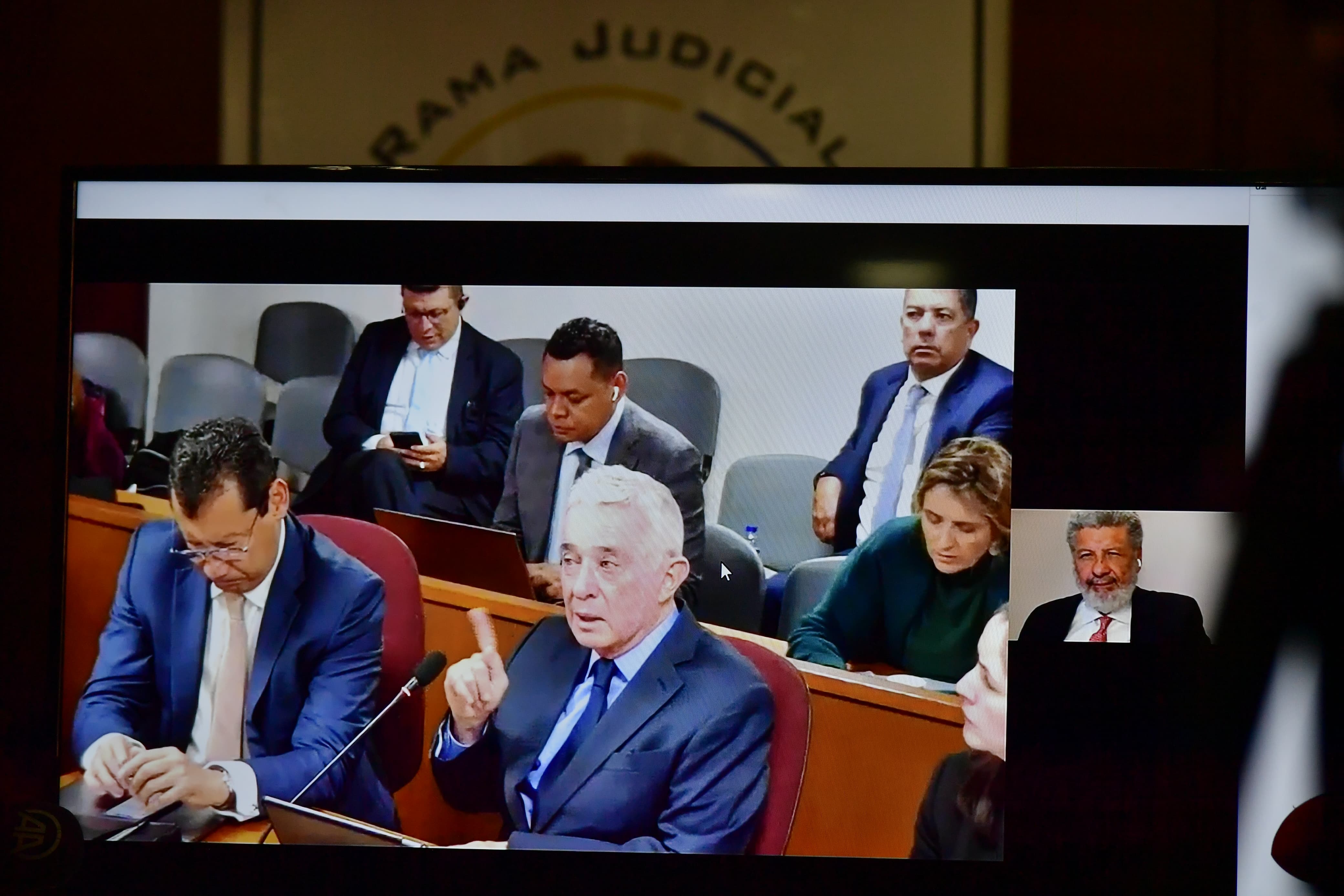 Caso Uribe, una lección de las mujeres