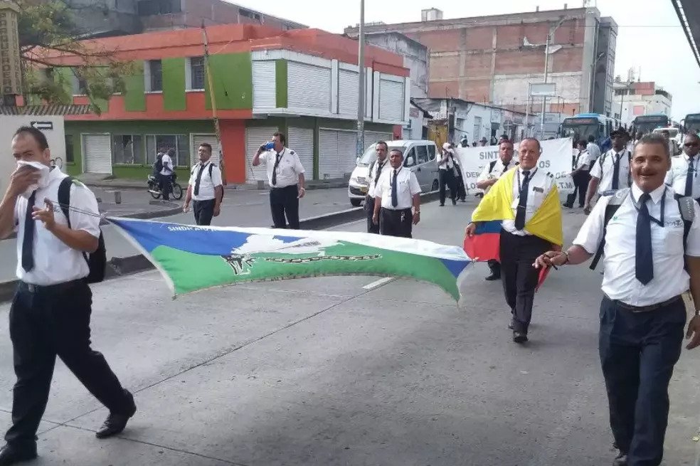 Persisten protestas de trabajadores Unimetro por atraso en pagos