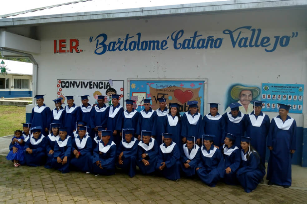 En San José de Apartadó se graduaron de básica primaria 33 excombatientes de Farc