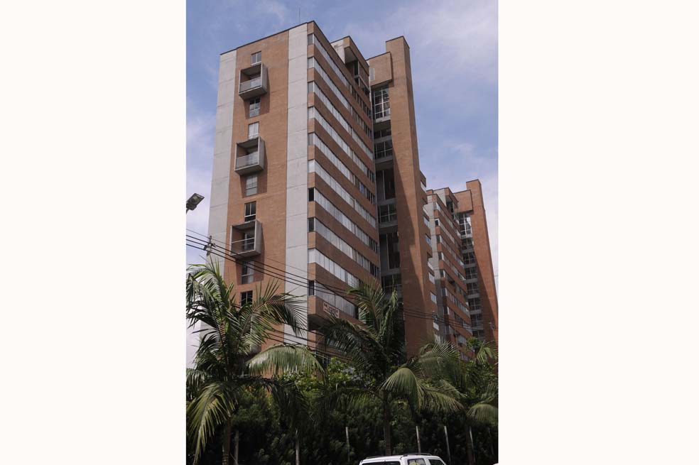 Tras una inspección detallada al edificio Continental Towers, se encontraron fallas en losas y vigas. / Luis Benavides