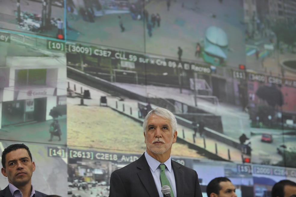 Alcalde Enrique Peñalosa pide la renuncia de los alcaldes locales