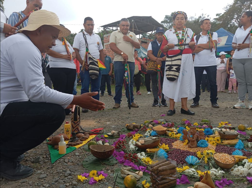 Gobierno lanza programa para la reincorporación de excombatientes indígenas que estuvieron en las FARC 