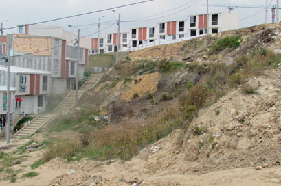 Imágenes de las irregularidades en construcción de viviendas de interés social