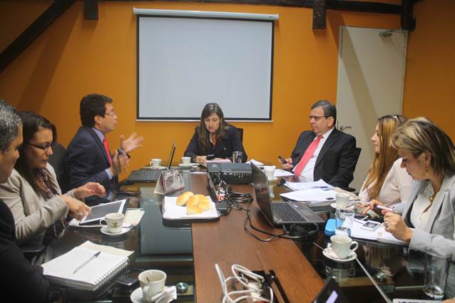 Mesa de trabajo sobre el tema de agua en Santa Marta, desarrollada hoy en Bogotá. 