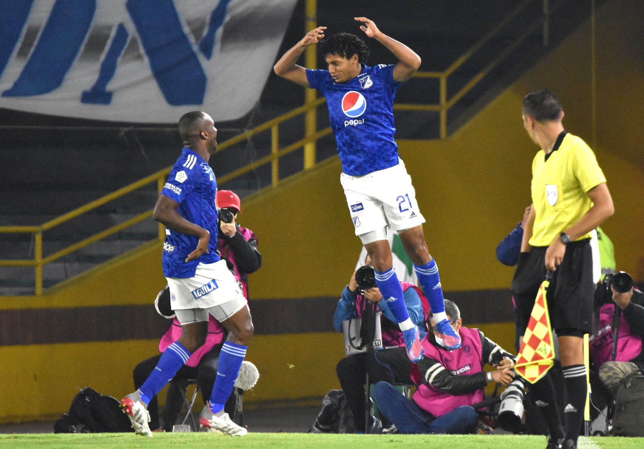 Pereira, con gol de chilena, le dio la victoria y el liderato a Millonarios