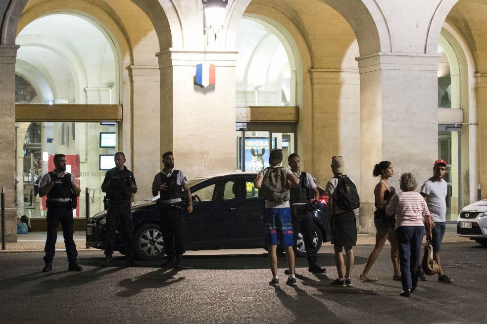 Conmoción en Nimes por un hombre que llevaba una pistola falsa