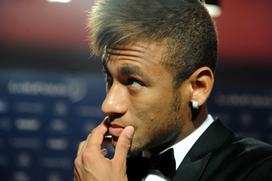 Neymar, talento en deuda por el que aún espera Brasil
