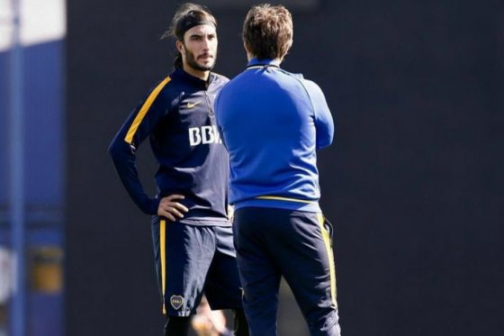 “Deben aclimatarse al fútbol argentino”: Schelotto sobre Pérez y Barrios