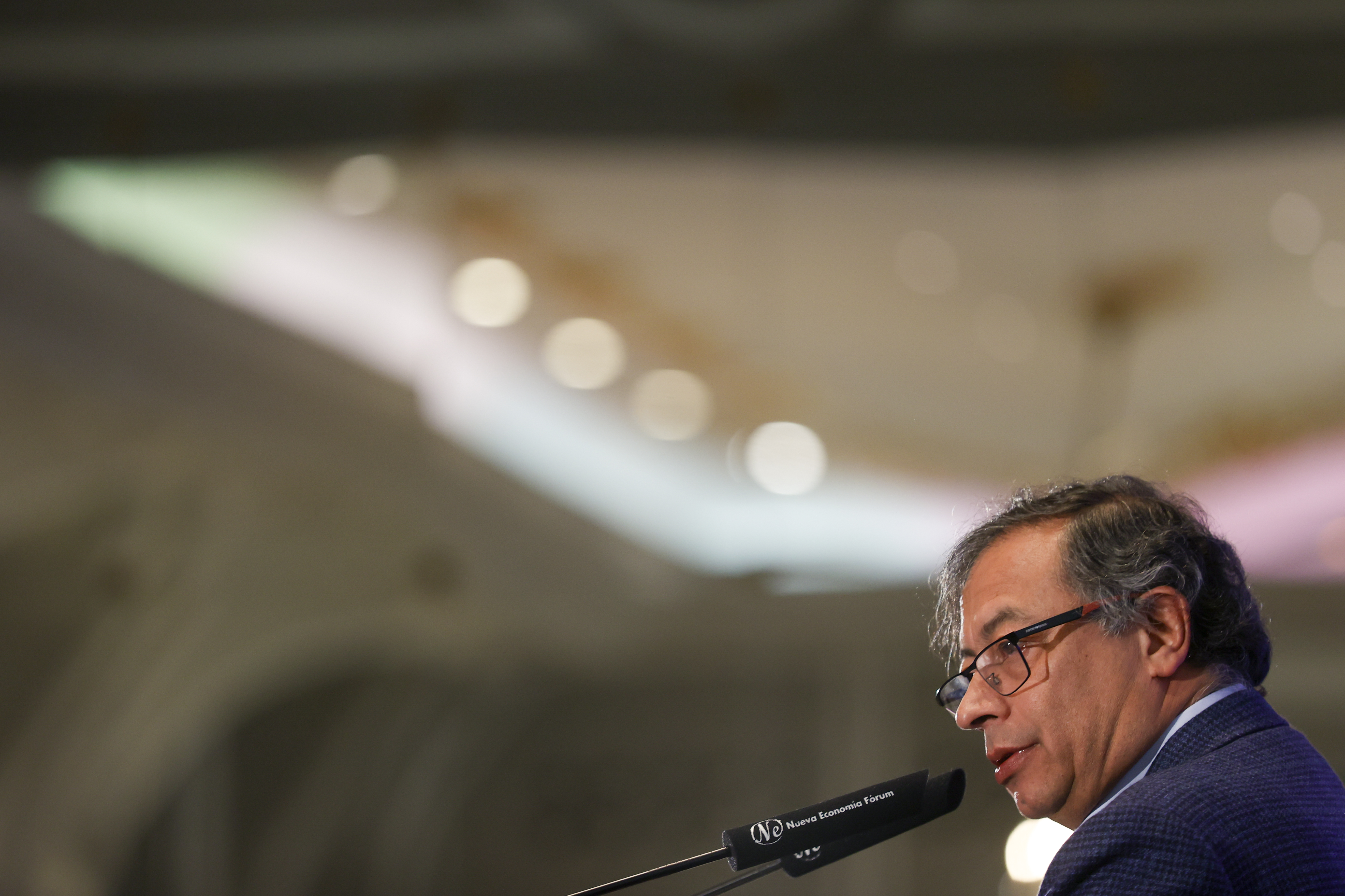 MADRID, 05/05/2023.- El presidente de la República de Colombia, Gustavo Petro, da un discurso mientras protagoniza un desayuno informativo del Fórum Europa en el marco de su visita oficial a España, este viernes, en Madrid. EFE/ Javier Lizón