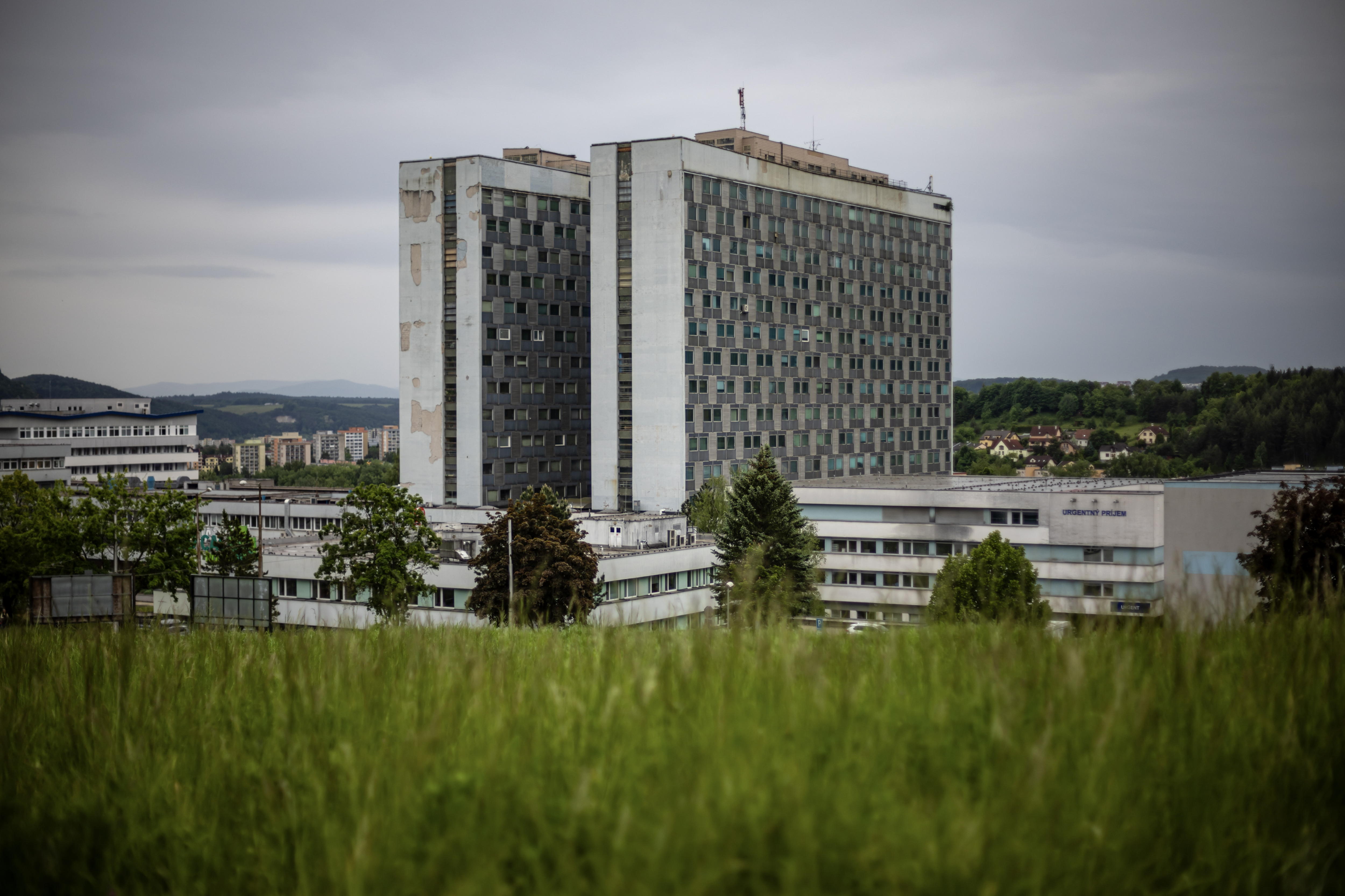 Banska Bystrica (Slovakia (slovak Republic)), 17/05/2024.- The F. D. Roosevelt University Hospital, where Slovak Prime Minister Robert Fico is being treated after being shot two days earlier, in Banska Bystrica, Slovakia, 17 May 2024. The Slovak government office on 15 May confirmed there had been an assassination attempt on Prime Minister Robert Fico following a meeting in the town of Handlova. Slovak President-elect Peter Pellegrini, who visited Fico in hospital and spoke with him, told journalists that Fico's condition remains very serious. (Eslovaquia) EFE/EPA/MARTIN DIVISEK