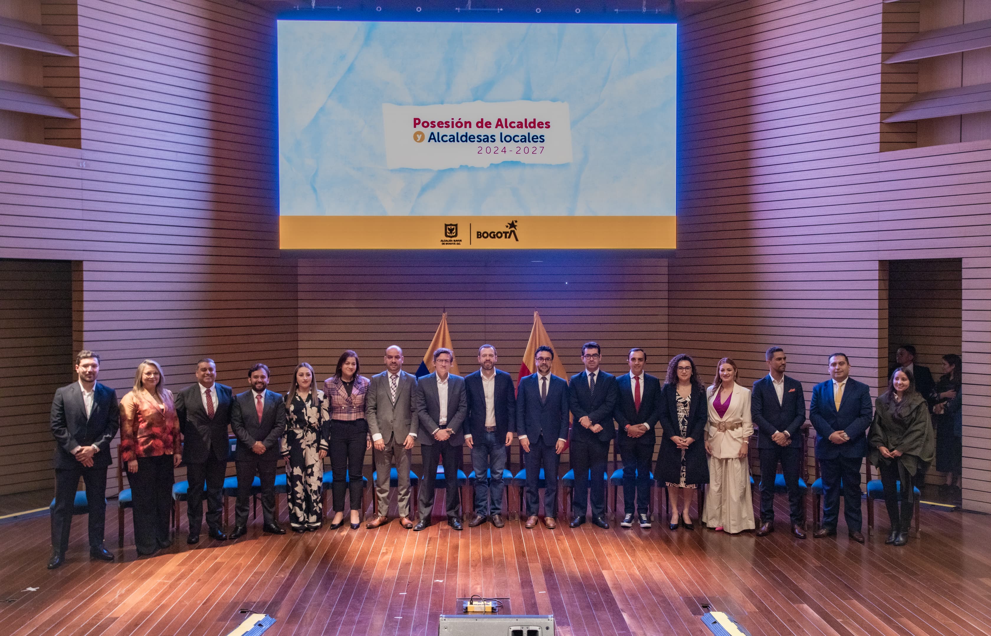 Bogotá en vilo tras renuncia protocolaria de 20 alcaldes locales: ¿qué sigue?