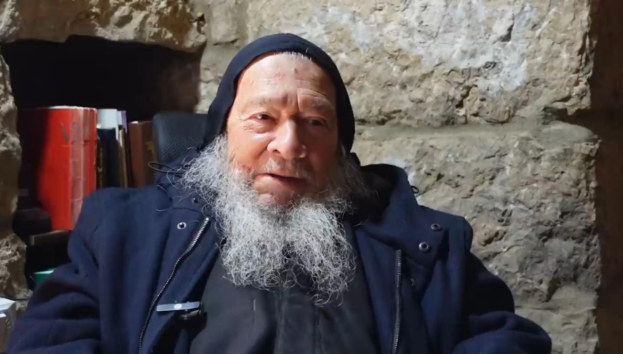 El colombiano que lleva 23 años aislado y dedica 14 horas al día a orar