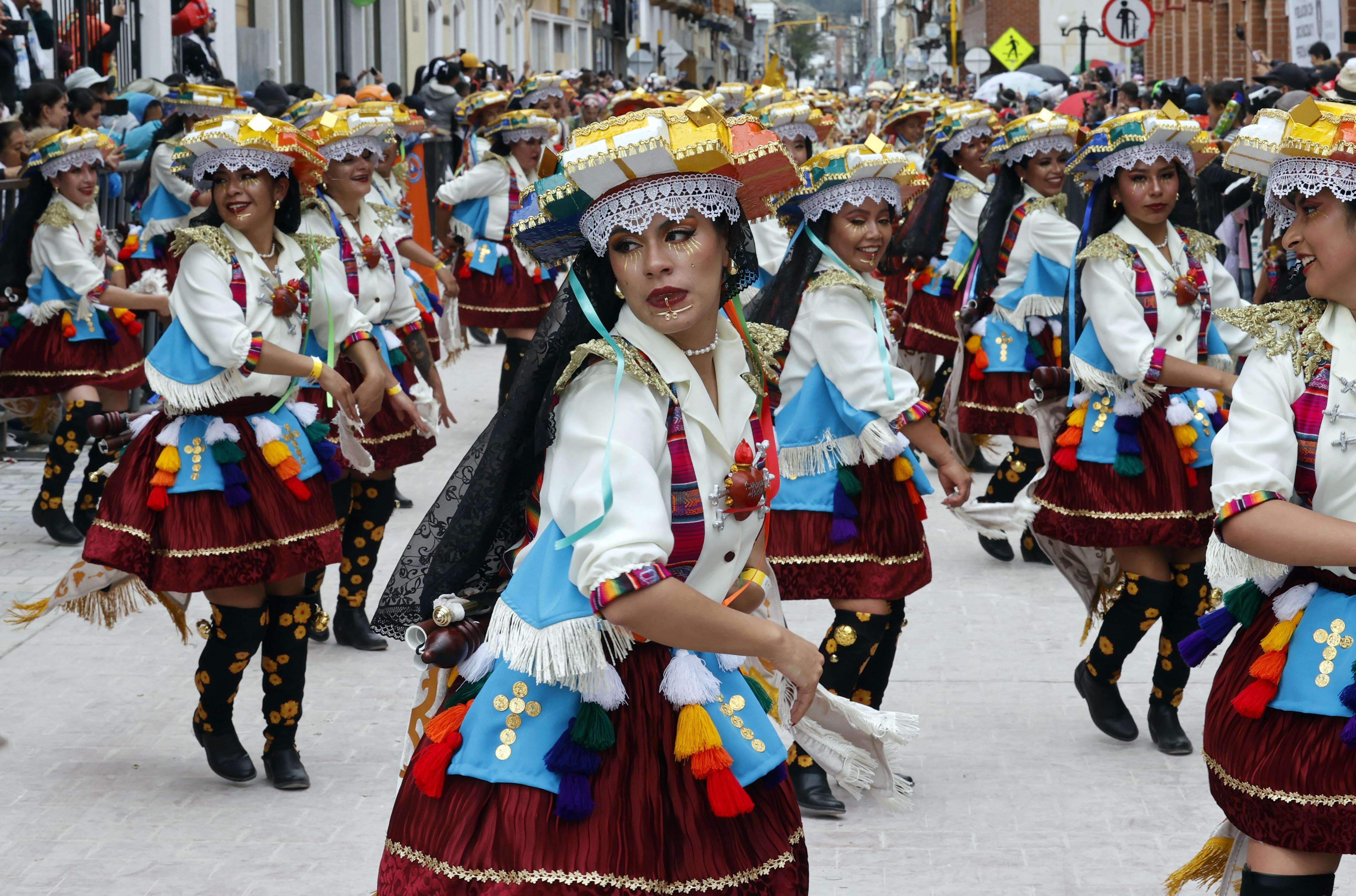 Con un colorido desfile, la ciudad de Pasto canta a la tierra en su carnaval