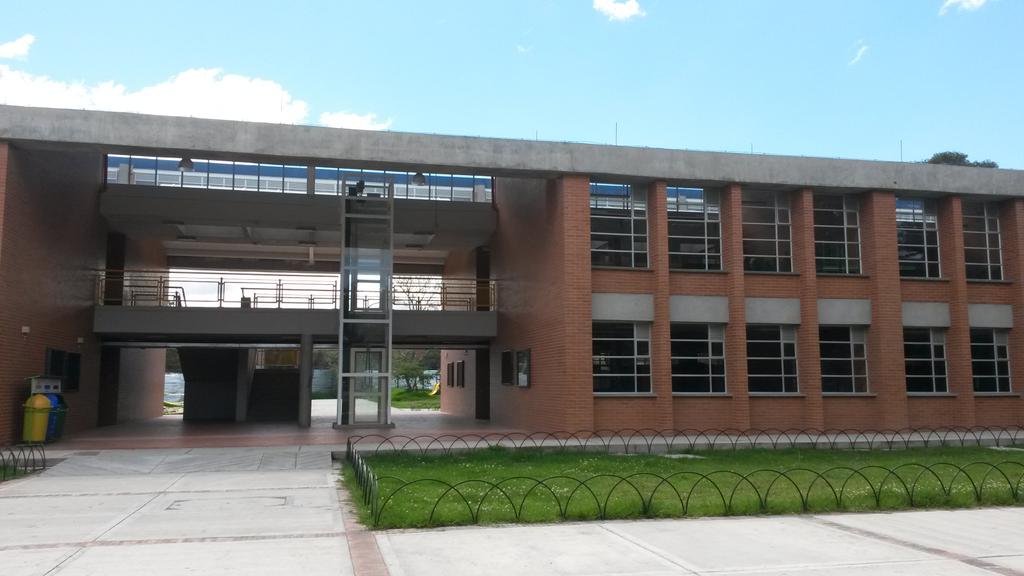 Toma estudiantil del colegio INEM de Kennedy completa una semana: Distrito responde